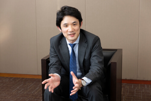 大変だった案件を振り返る新出さん