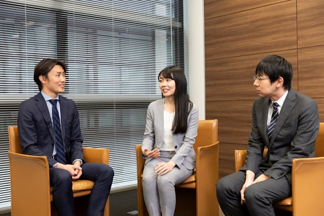 研修でリアルな経験談を聞き、大きな気づきになったと話す3人